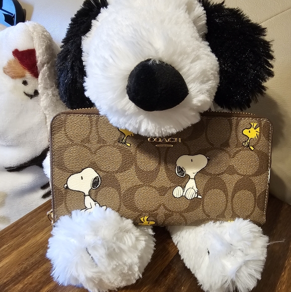 Coach Snoopy X Wallet - Picture 1 of 12
